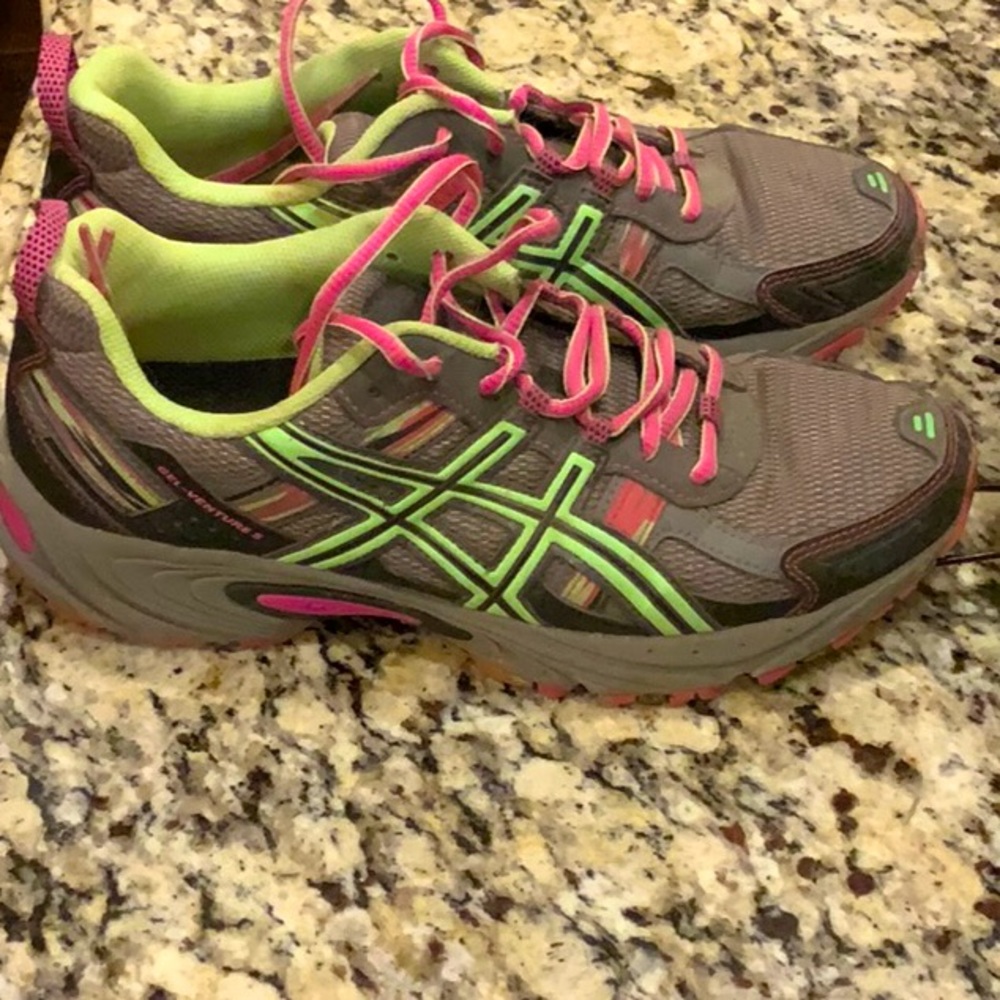 Asics Gel-Venture 5–gently used